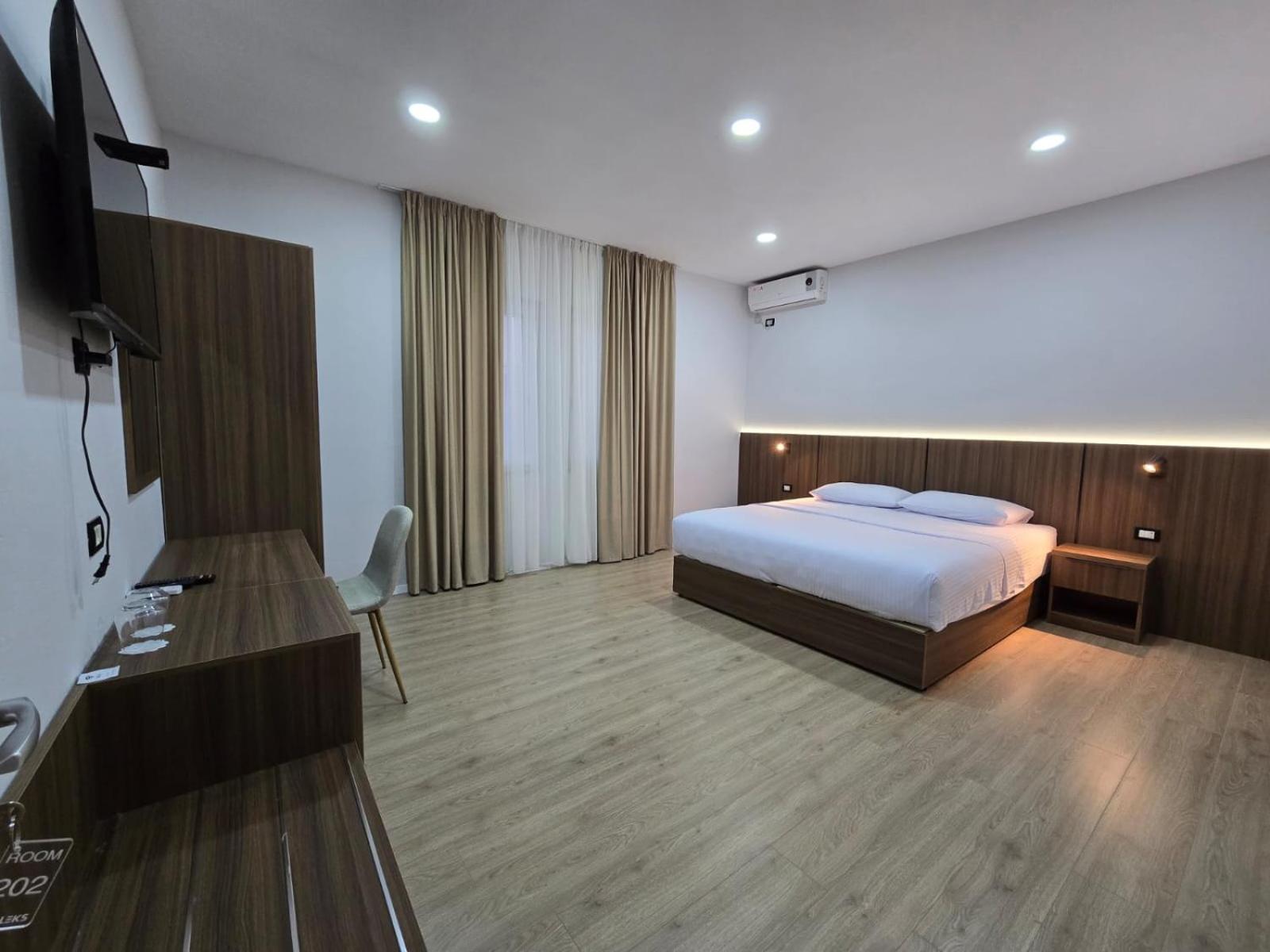Hotel Aleks Shkoder Ngoại thất bức ảnh