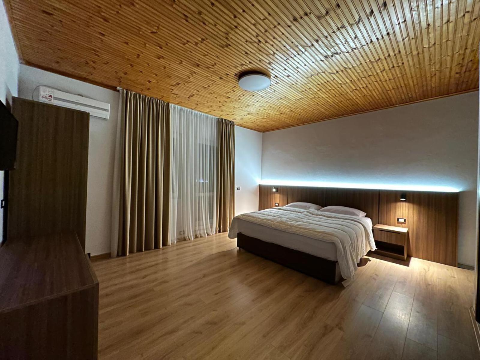 Hotel Aleks Shkoder Ngoại thất bức ảnh