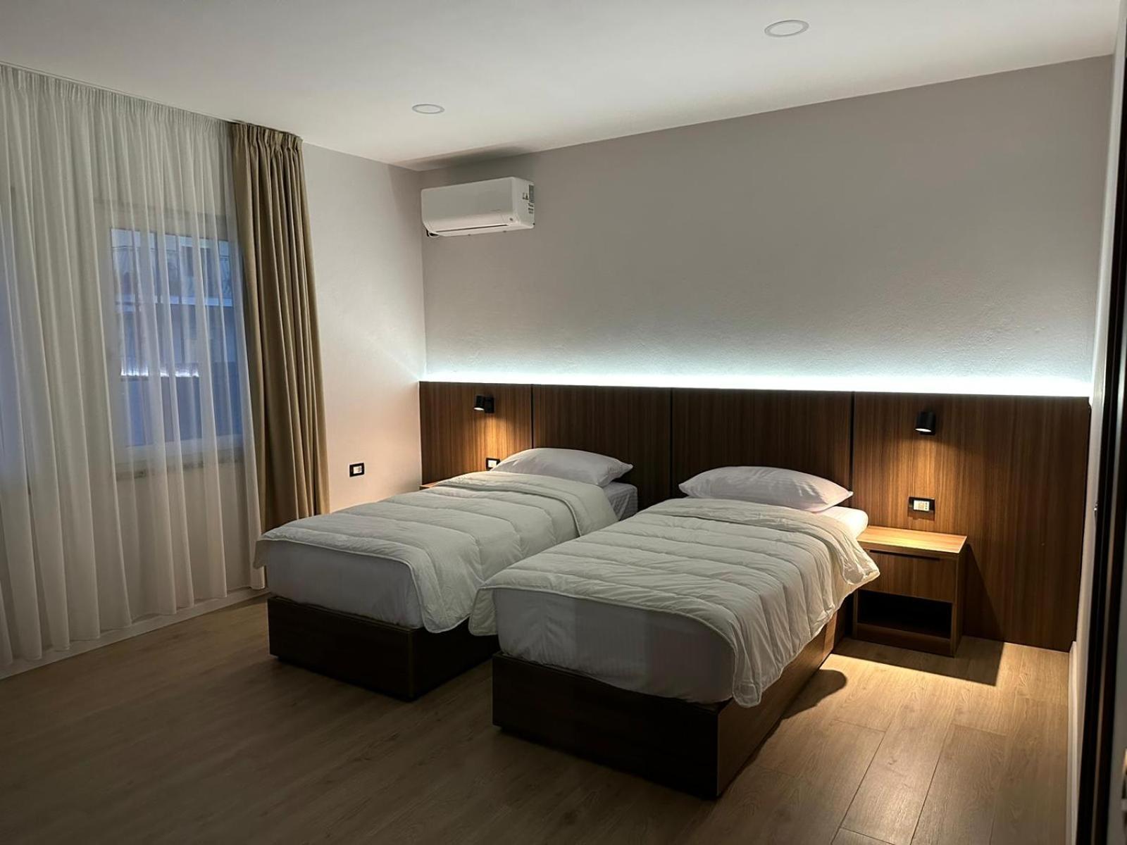 Hotel Aleks Shkoder Ngoại thất bức ảnh